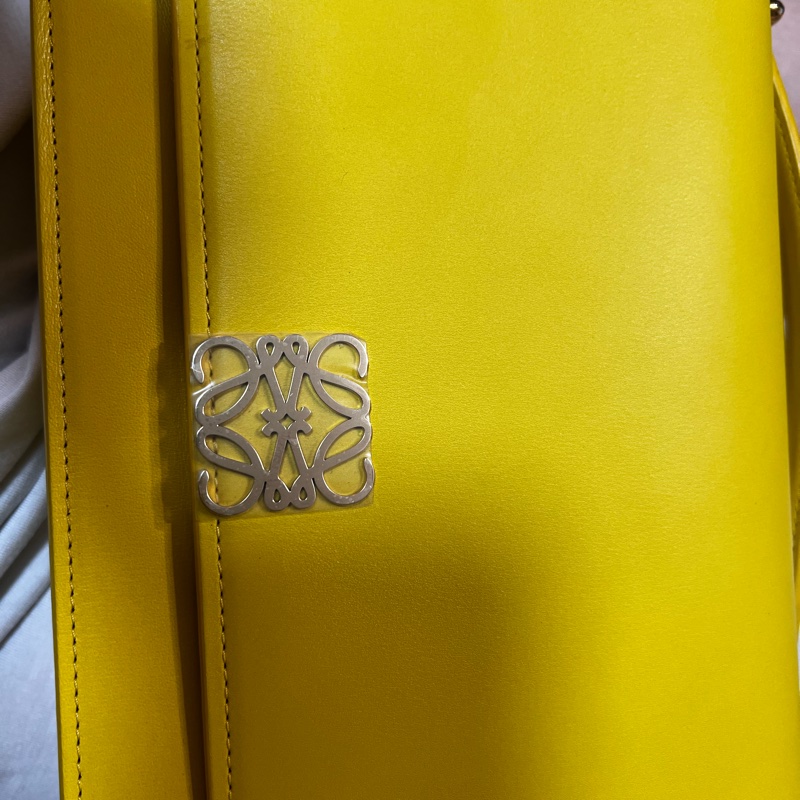 Loewe Goya小號 黃色使用幾次(肩帶正常使用痕跡、稍有小磨)-7