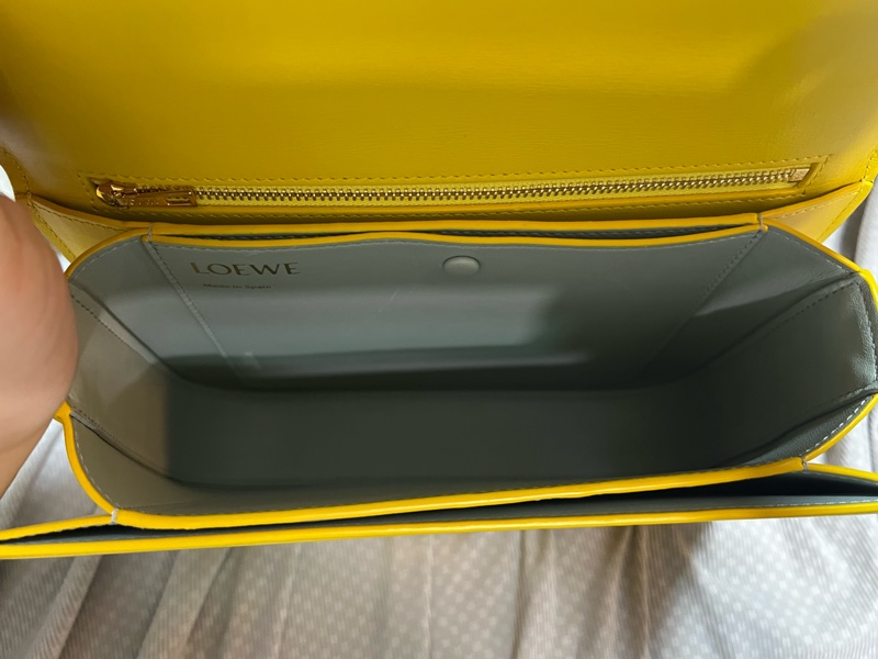 Loewe Goya小號 黃色使用幾次(肩帶正常使用痕跡、稍有小磨)-21