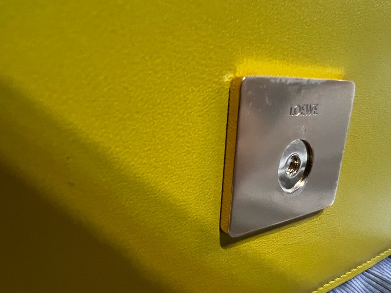 Loewe Goya小號 黃色使用幾次(肩帶正常使用痕跡、稍有小磨)-29