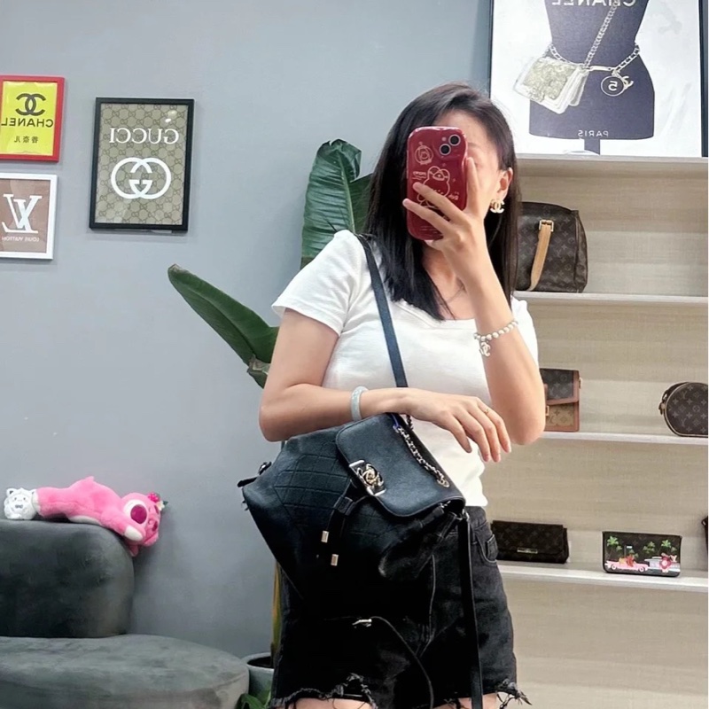 Chanel黑金荔枝牛皮琺瑯扣雙肩後背包 全配🈶購證 98新閒置品🉑肩背-5