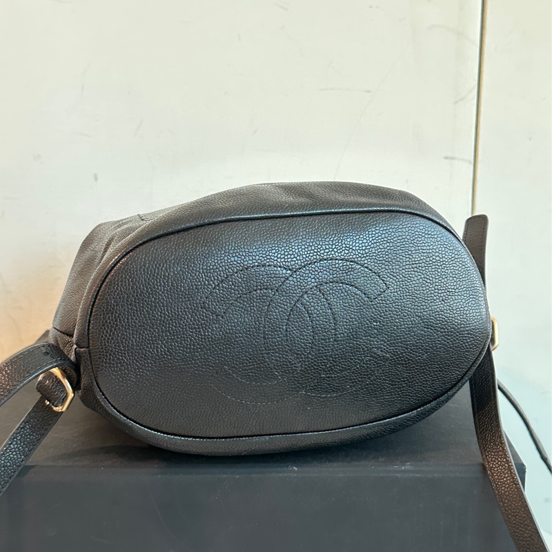 Chanel黑金荔枝牛皮琺瑯扣雙肩後背包 全配🈶購證 98新閒置品🉑肩背-14