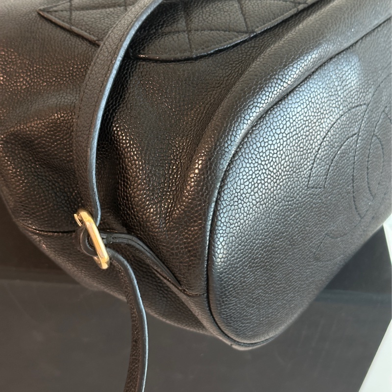 Chanel黑金荔枝牛皮琺瑯扣雙肩後背包 全配🈶購證 98新閒置品🉑肩背-18