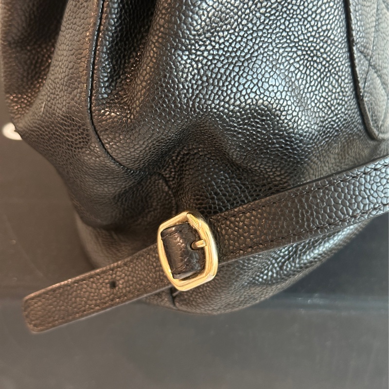 Chanel黑金荔枝牛皮琺瑯扣雙肩後背包 全配🈶購證 98新閒置品🉑肩背-21