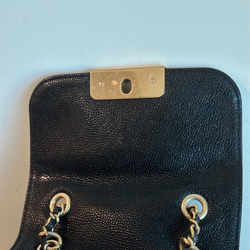 Chanel黑金荔枝牛皮琺瑯扣雙肩後背包 全配🈶購證 98新閒置品🉑肩背-24