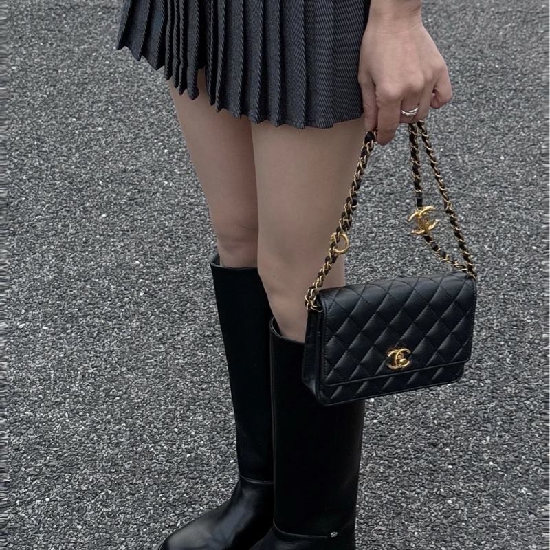 Chanel 23b黑金荔枝牛皮woc 芯片款 近新閒置🈶購證🉑調肩帶-1