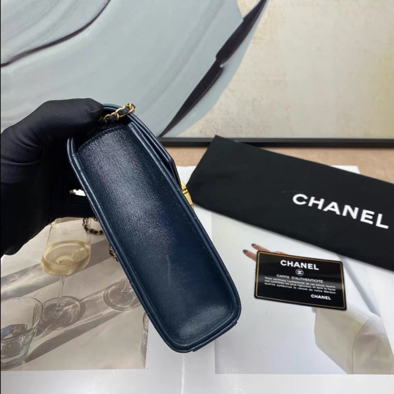 Chanel • 信封豎版手機包 深藍色金釦-6