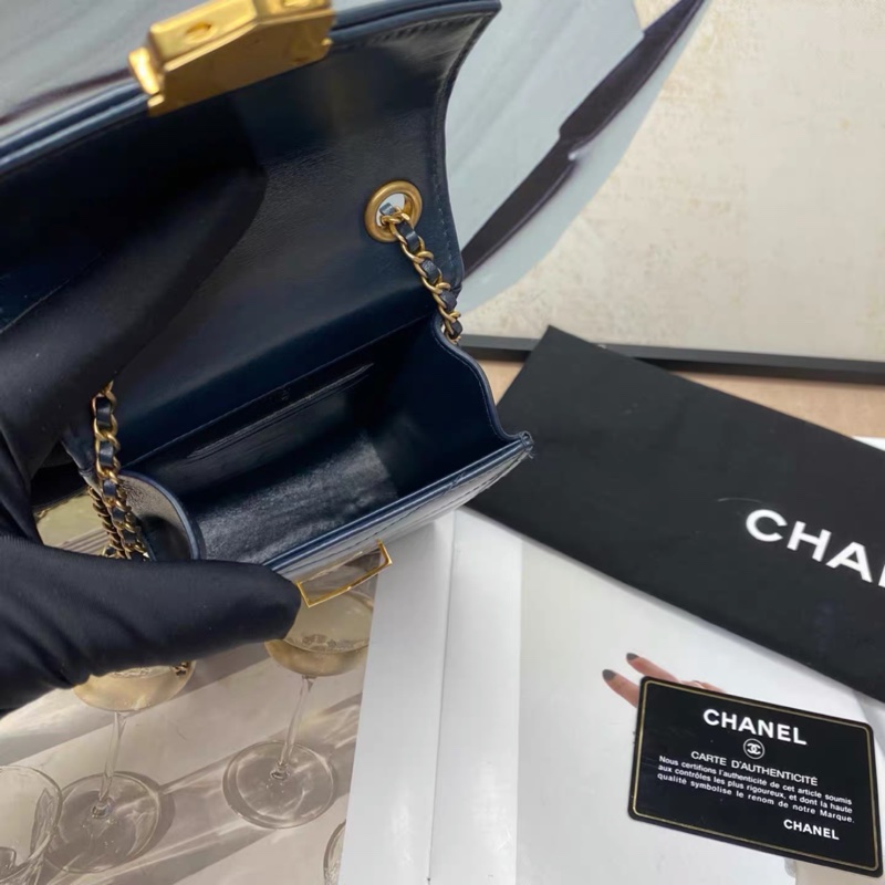 Chanel • 信封豎版手機包 深藍色金釦-8