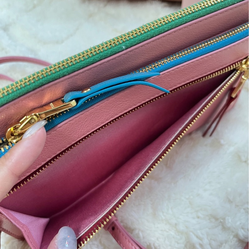MiuMiu全皮拼色二合一信封包-8