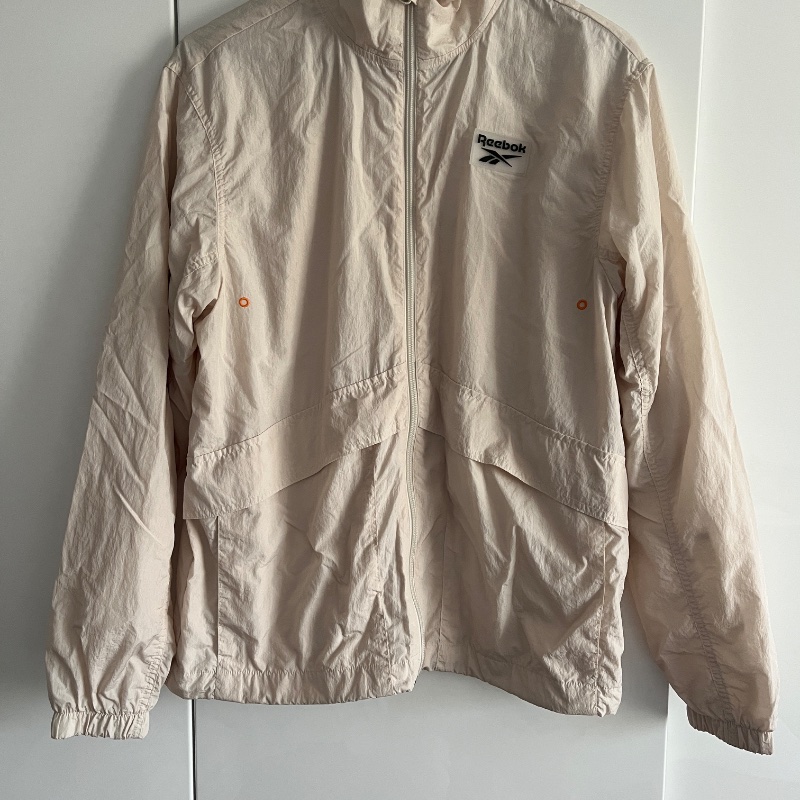 Reebok 男女同款 Oversized 防風防曬外套|卡其|運動機能快乾尼龍・經典復古風-0