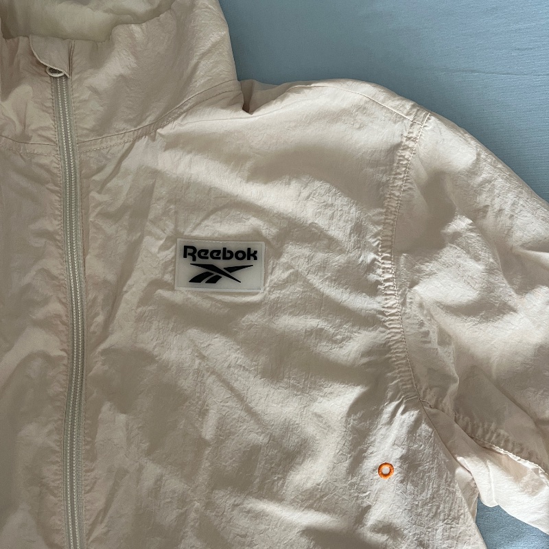 Reebok 男女同款 Oversized 防風防曬外套|卡其|運動機能快乾尼龍・經典復古風-5