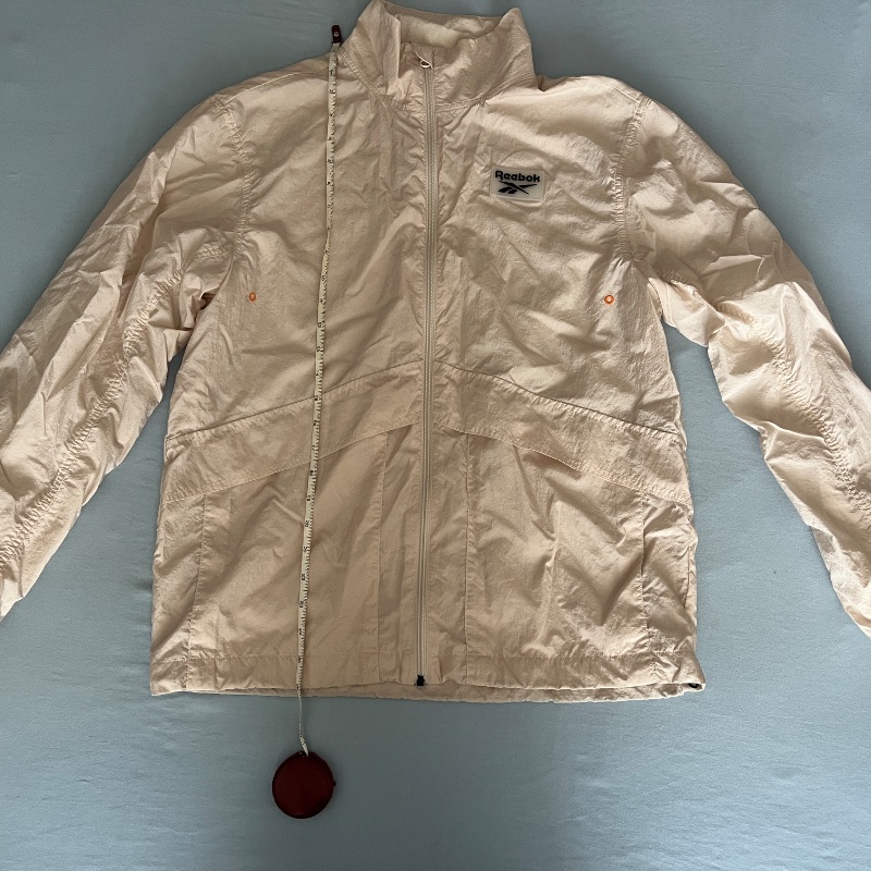 Reebok 男女同款 Oversized 防風防曬外套|卡其|運動機能快乾尼龍・經典復古風-7