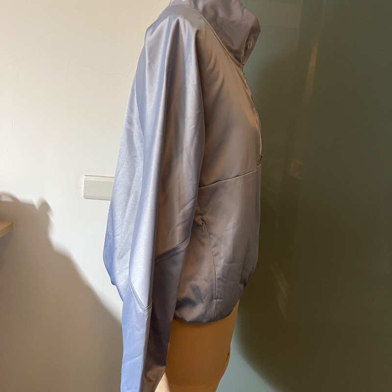 日本購入|限量 REEBOK RUNNING WOVEN JACKET 拼接・機能緞面風衣外套-2