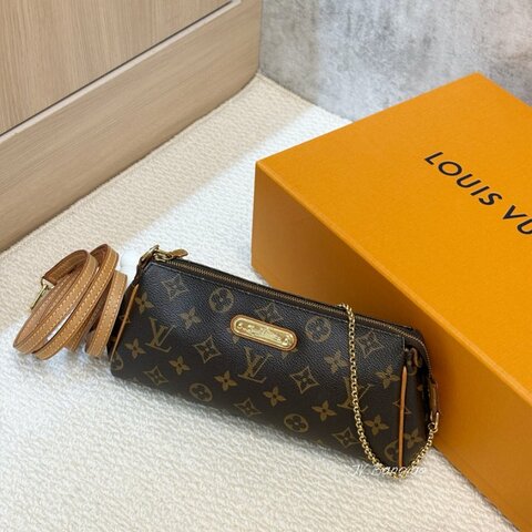 LV EVA 原花小金牌一字拉鍊金鍊包 M95567