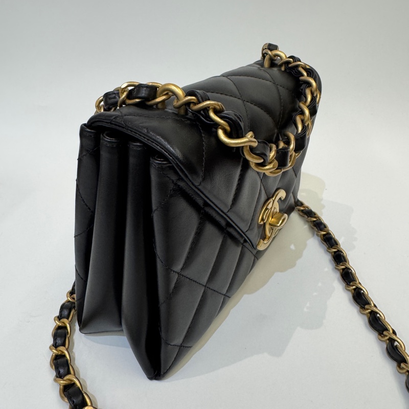 Chanel 黑羊皮霧金釦限量包款-2