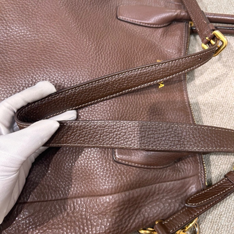 Prada 荔枝紋托特-8