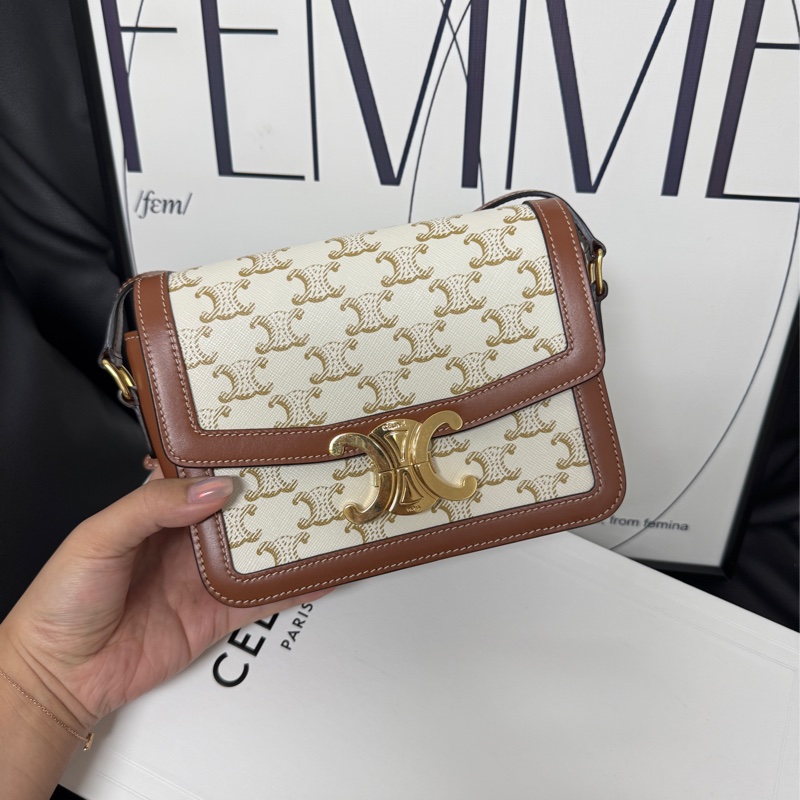 ✨全場最高CP值✨Celine 白花拼色box bag-0