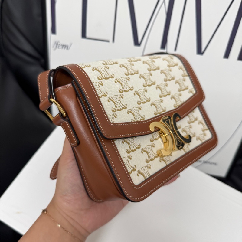 ✨全場最高CP值✨Celine 白花拼色box bag-1