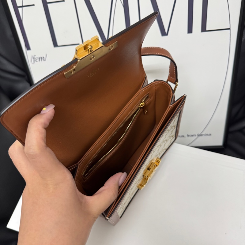 ✨全場最高CP值✨Celine 白花拼色box bag-3