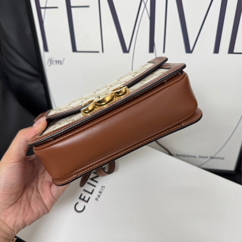 ✨全場最高CP值✨Celine 白花拼色box bag-4