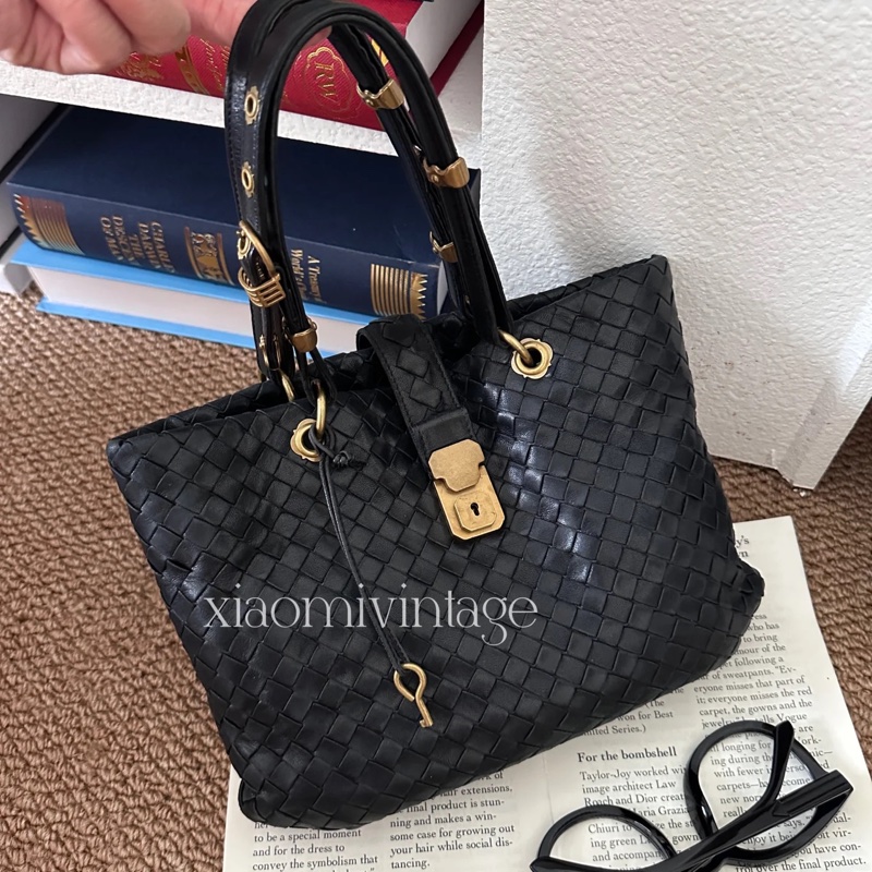 Bottega Veneta • 經典寶緹嘉編織全皮黑金手提包-0