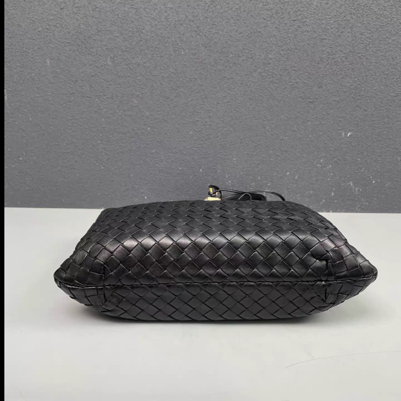 Bottega Veneta • 經典寶緹嘉編織全皮黑金手提包-8