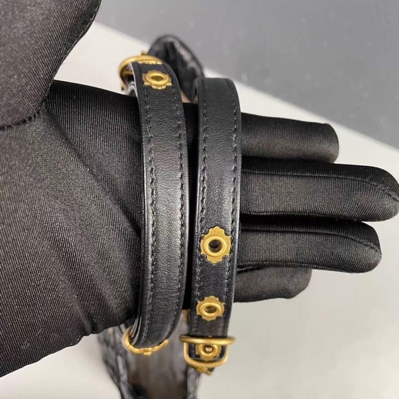 Bottega Veneta • 經典寶緹嘉編織全皮黑金手提包-9