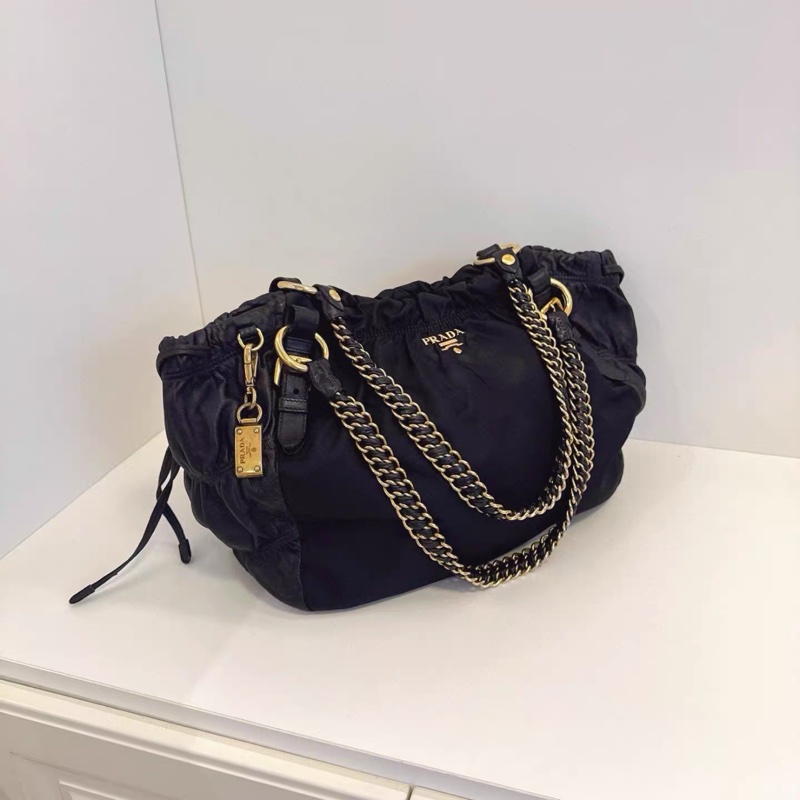 Prada • 經典尼龍拼小羊皮黑金瀑布雙排鏈條托特包-2