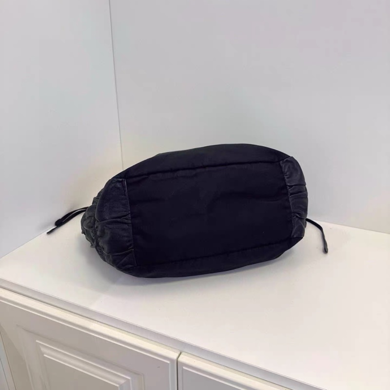 Prada • 經典尼龍拼小羊皮黑金瀑布雙排鏈條托特包-6