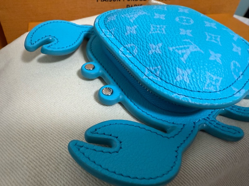 LV螃蟹零錢包、Airpods包、小包2025年當季限量<二手>-3