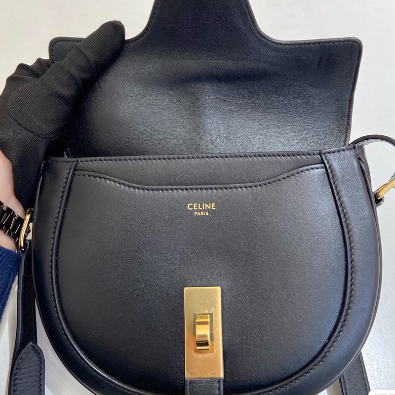 Celine 黑金光面斜挎單肩包 馬鞍包 黑色小號-6