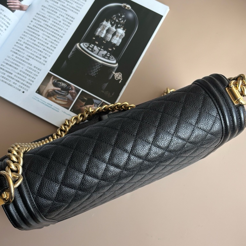 ::CHANEL:: 經典BOY系列 28 金鍊肩背斜背包-28