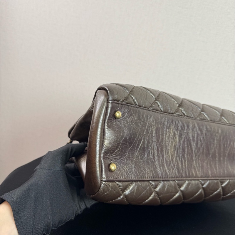 Channel 保齡球鏈條包16開 油蠟皮做舊工藝 非常稀有的古銅色油蠟皮 自然褶皺,尺寸約34x13x23cm-5