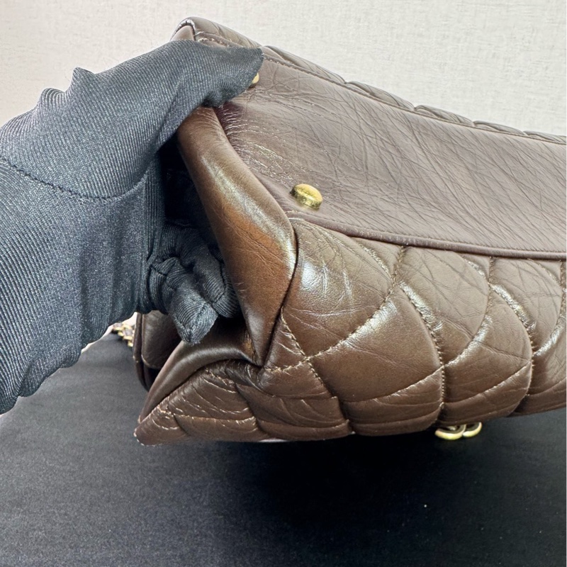 Channel 保齡球鏈條包16開 油蠟皮做舊工藝 非常稀有的古銅色油蠟皮 自然褶皺,尺寸約34x13x23cm-11