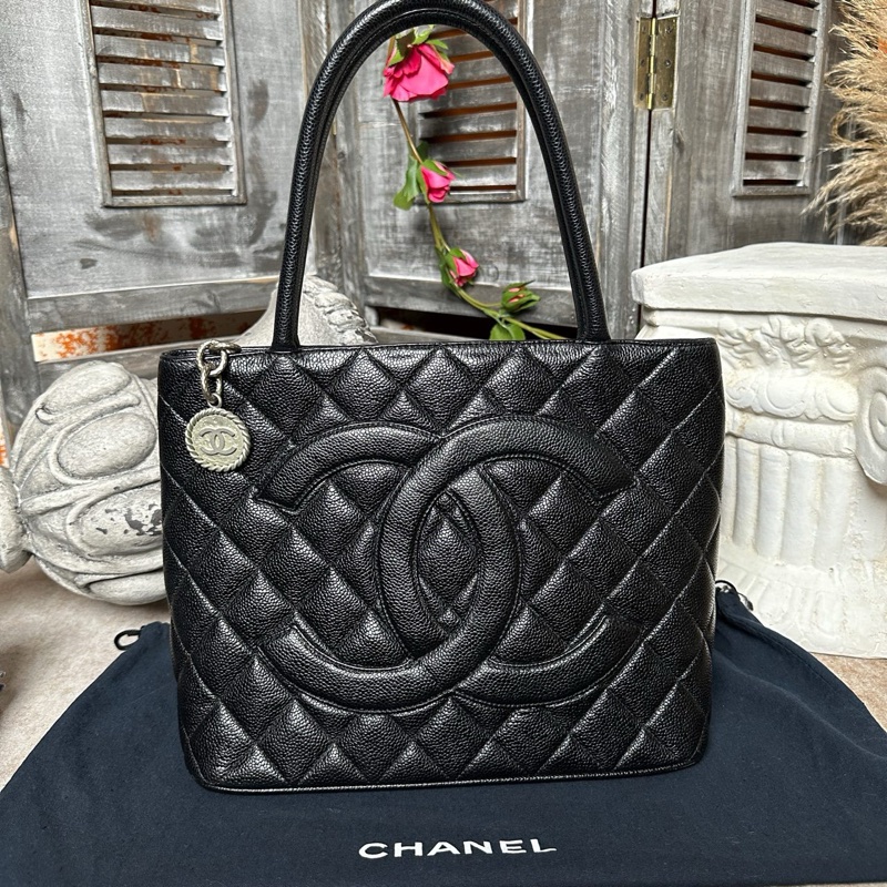 Chanel香奈兒希爾頓黑銀 中古6開 包型板正 整體狀態佳 難得好成色 尺寸約30-15-24有塵袋-0