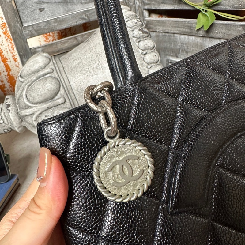 Chanel香奈兒希爾頓黑銀 中古6開 包型板正 整體狀態佳 難得好成色 尺寸約30-15-24有塵袋-6