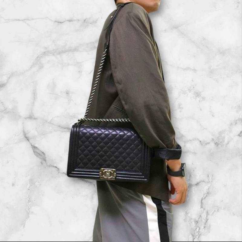 👔爸氣降價‼️限時降價至8/10‼️【8成新】㊣✨Chanel✨（附盒/防塵袋）香奈兒 Le Boy 28 小香 魚子醬 黑色 仿舊銀 菱格紋 掀蓋式 肩背包 雷標 保卡/二手包/二手精品/保證正品🌳二手樹屋🌳-1