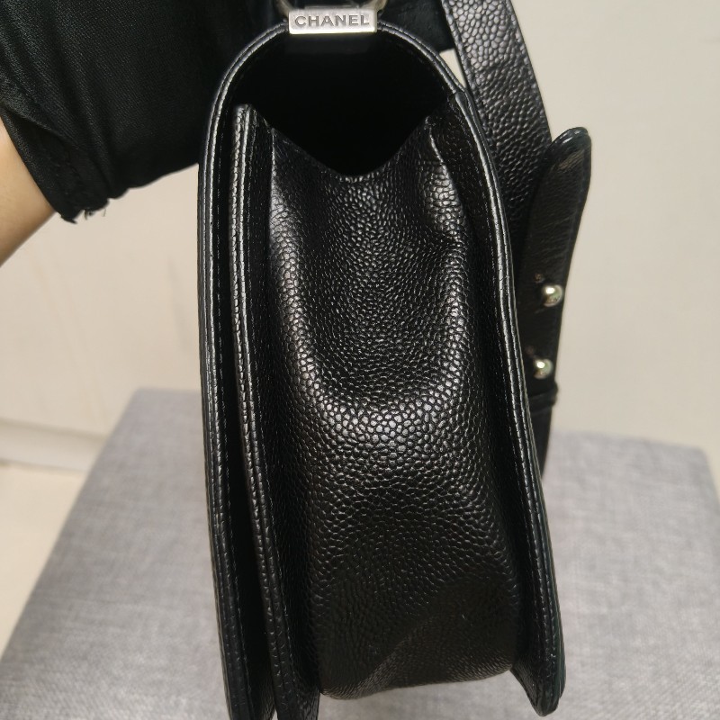 👔爸氣降價‼️限時降價至8/10‼️【8成新】㊣✨Chanel✨（附盒/防塵袋）香奈兒 Le Boy 28 小香 魚子醬 黑色 仿舊銀 菱格紋 掀蓋式 肩背包 雷標 保卡/二手包/二手精品/保證正品🌳二手樹屋🌳-5