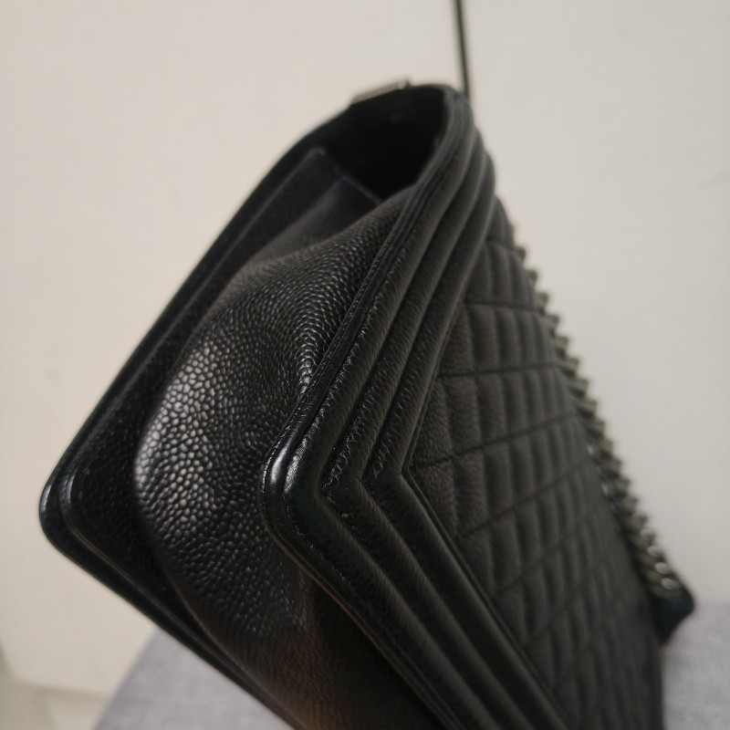 👔爸氣降價‼️限時降價至8/10‼️【8成新】㊣✨Chanel✨（附盒/防塵袋）香奈兒 Le Boy 28 小香 魚子醬 黑色 仿舊銀 菱格紋 掀蓋式 肩背包 雷標 保卡/二手包/二手精品/保證正品🌳二手樹屋🌳-12