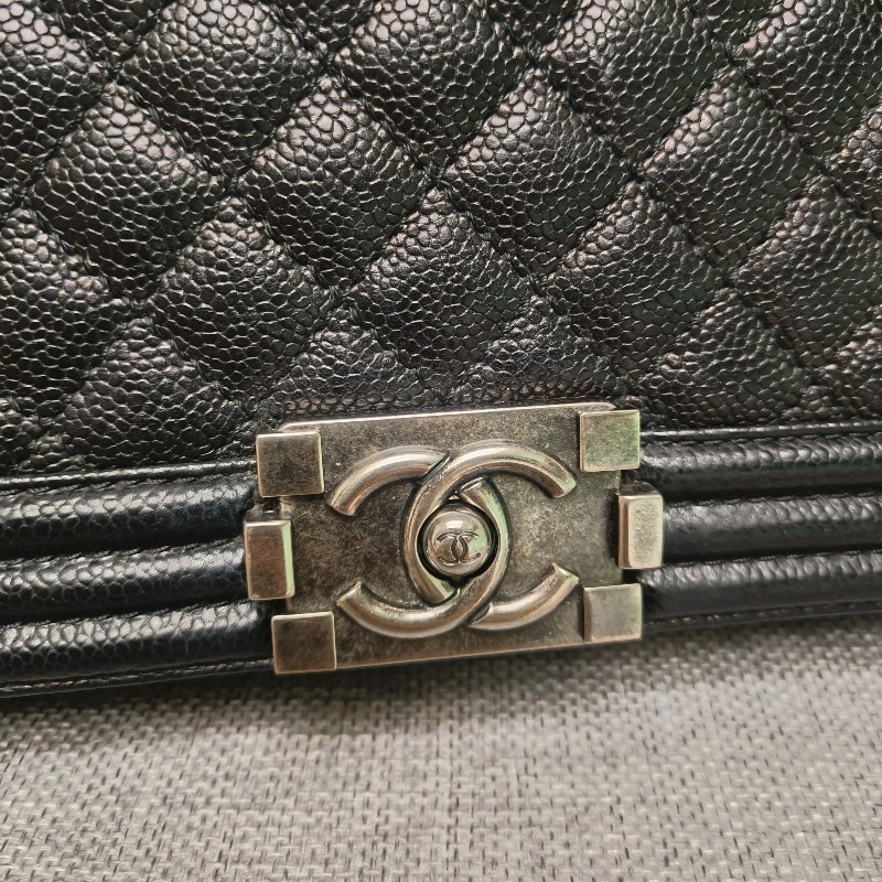 👔爸氣降價‼️限時降價至8/10‼️【8成新】㊣✨Chanel✨（附盒/防塵袋）香奈兒 Le Boy 28 小香 魚子醬 黑色 仿舊銀 菱格紋 掀蓋式 肩背包 雷標 保卡/二手包/二手精品/保證正品🌳二手樹屋🌳-14