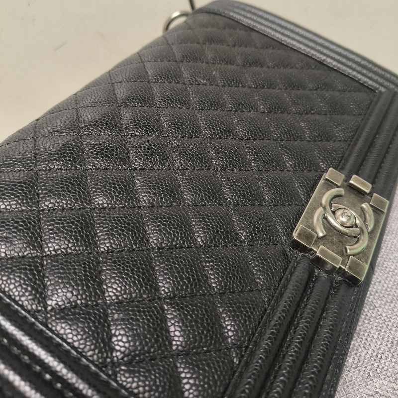👔爸氣降價‼️限時降價至8/10‼️【8成新】㊣✨Chanel✨（附盒/防塵袋）香奈兒 Le Boy 28 小香 魚子醬 黑色 仿舊銀 菱格紋 掀蓋式 肩背包 雷標 保卡/二手包/二手精品/保證正品🌳二手樹屋🌳-17