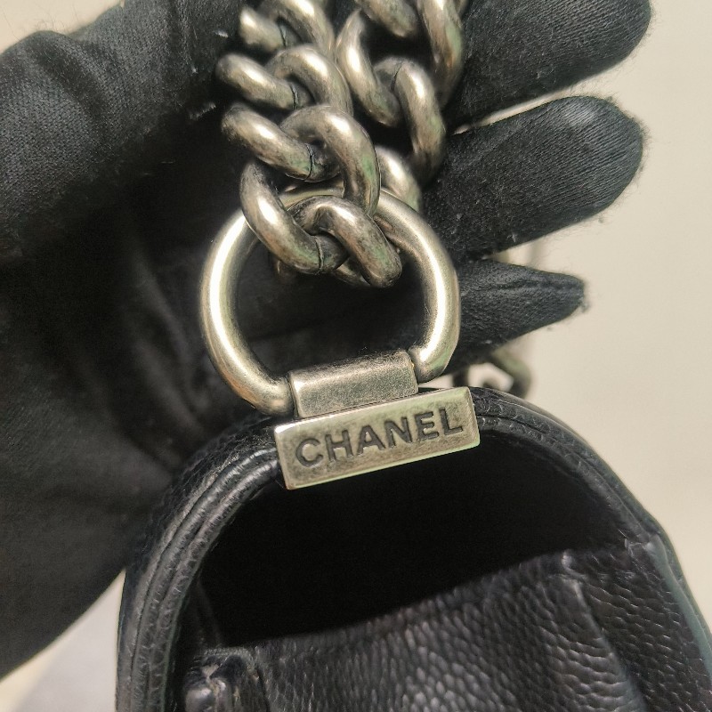 👔爸氣降價‼️限時降價至8/10‼️【8成新】㊣✨Chanel✨（附盒/防塵袋）香奈兒 Le Boy 28 小香 魚子醬 黑色 仿舊銀 菱格紋 掀蓋式 肩背包 雷標 保卡/二手包/二手精品/保證正品🌳二手樹屋🌳-18