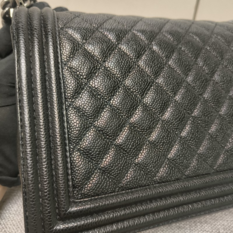 👔爸氣降價‼️限時降價至8/10‼️【8成新】㊣✨Chanel✨（附盒/防塵袋）香奈兒 Le Boy 28 小香 魚子醬 黑色 仿舊銀 菱格紋 掀蓋式 肩背包 雷標 保卡/二手包/二手精品/保證正品🌳二手樹屋🌳-21