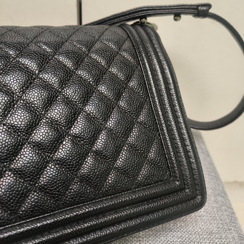 👔爸氣降價‼️限時降價至8/10‼️【8成新】㊣✨Chanel✨（附盒/防塵袋）香奈兒 Le Boy 28 小香 魚子醬 黑色 仿舊銀 菱格紋 掀蓋式 肩背包 雷標 保卡/二手包/二手精品/保證正品🌳二手樹屋🌳-22