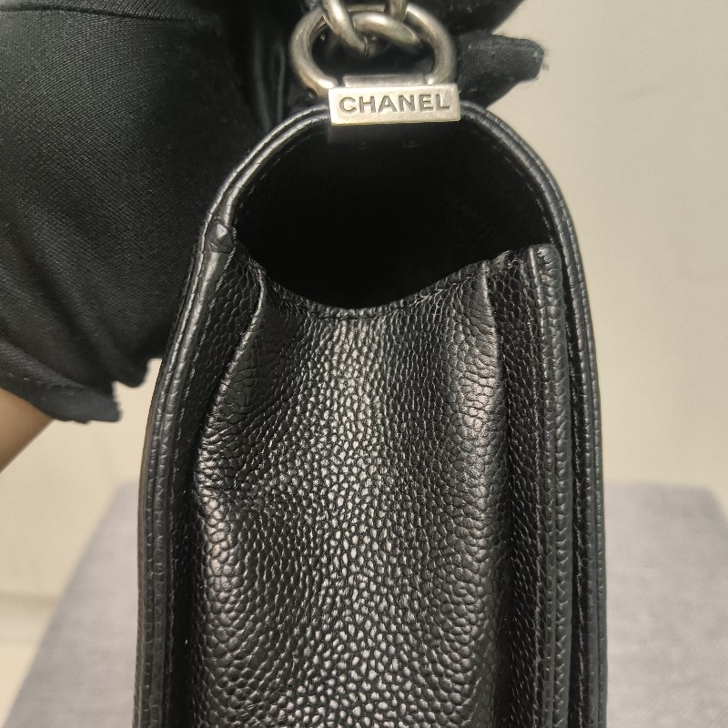 👔爸氣降價‼️限時降價至8/10‼️【8成新】㊣✨Chanel✨（附盒/防塵袋）香奈兒 Le Boy 28 小香 魚子醬 黑色 仿舊銀 菱格紋 掀蓋式 肩背包 雷標 保卡/二手包/二手精品/保證正品🌳二手樹屋🌳-25