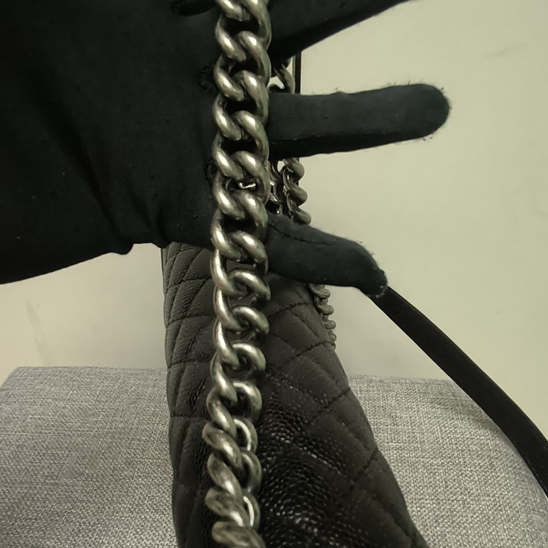 👔爸氣降價‼️限時降價至8/10‼️【8成新】㊣✨Chanel✨（附盒/防塵袋）香奈兒 Le Boy 28 小香 魚子醬 黑色 仿舊銀 菱格紋 掀蓋式 肩背包 雷標 保卡/二手包/二手精品/保證正品🌳二手樹屋🌳-35