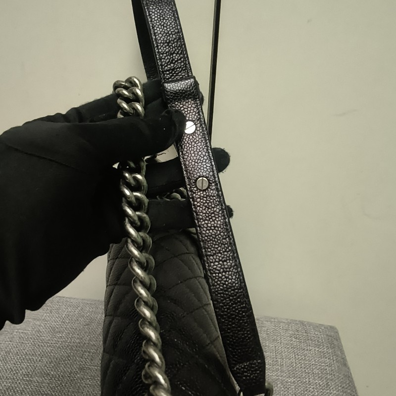 👔爸氣降價‼️限時降價至8/10‼️【8成新】㊣✨Chanel✨（附盒/防塵袋）香奈兒 Le Boy 28 小香 魚子醬 黑色 仿舊銀 菱格紋 掀蓋式 肩背包 雷標 保卡/二手包/二手精品/保證正品🌳二手樹屋🌳-36