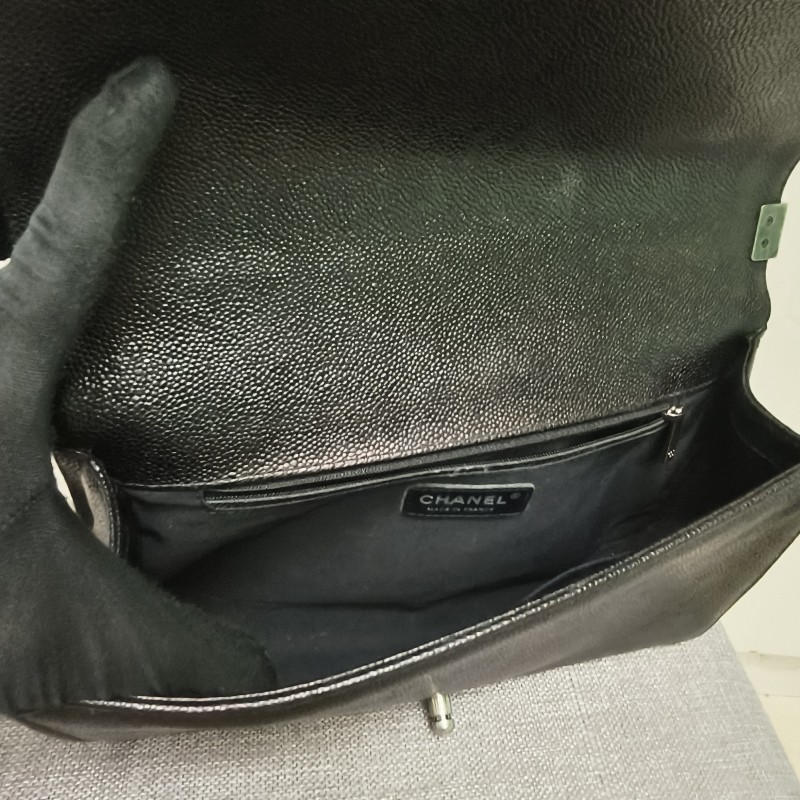 👔爸氣降價‼️限時降價至8/10‼️【8成新】㊣✨Chanel✨（附盒/防塵袋）香奈兒 Le Boy 28 小香 魚子醬 黑色 仿舊銀 菱格紋 掀蓋式 肩背包 雷標 保卡/二手包/二手精品/保證正品🌳二手樹屋🌳-50