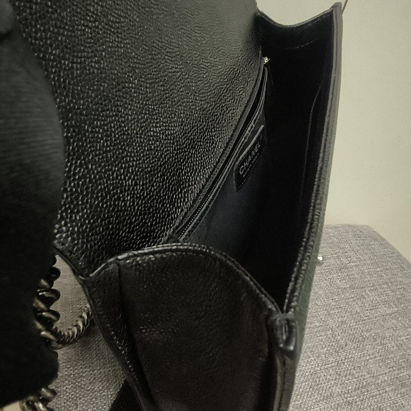 👔爸氣降價‼️限時降價至8/10‼️【8成新】㊣✨Chanel✨（附盒/防塵袋）香奈兒 Le Boy 28 小香 魚子醬 黑色 仿舊銀 菱格紋 掀蓋式 肩背包 雷標 保卡/二手包/二手精品/保證正品🌳二手樹屋🌳-51