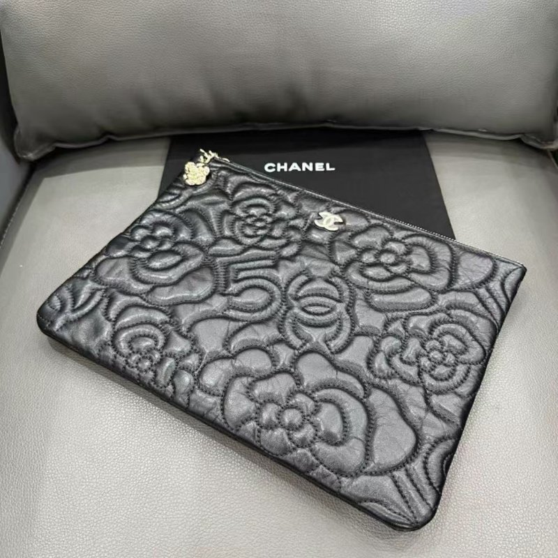 ✨chanel 黑色山茶花手拿包 全新閒置 配件塵袋保卡-3