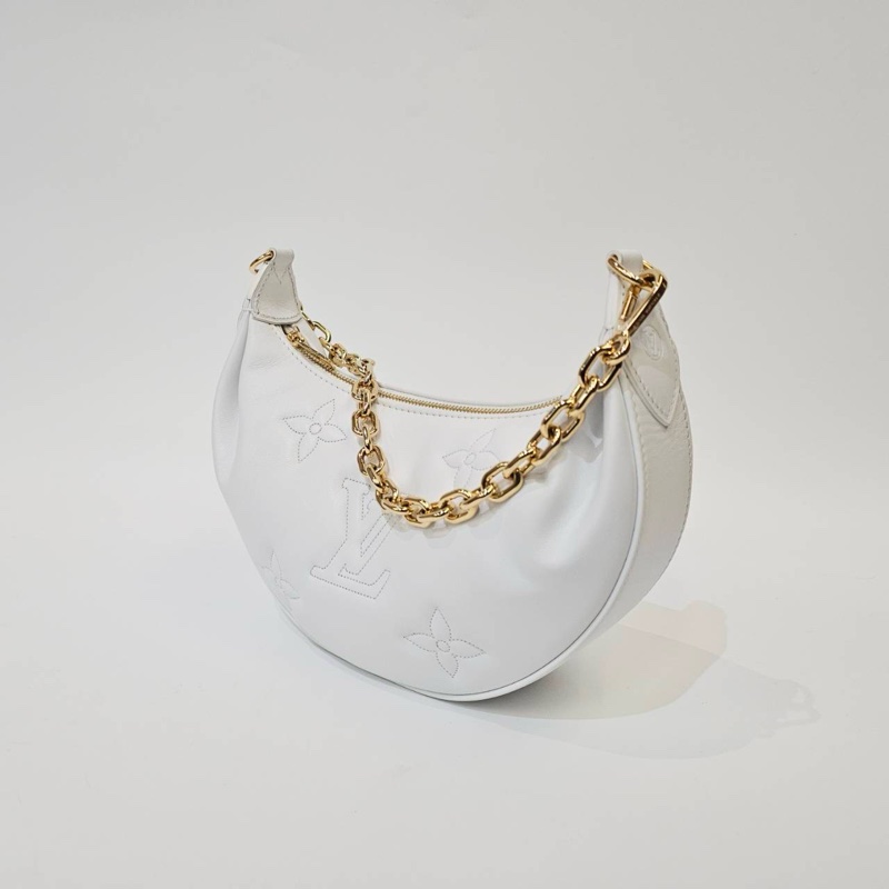 LV 白牛皮壓紋 Over the moon金釦斜背彎月包M59799-3